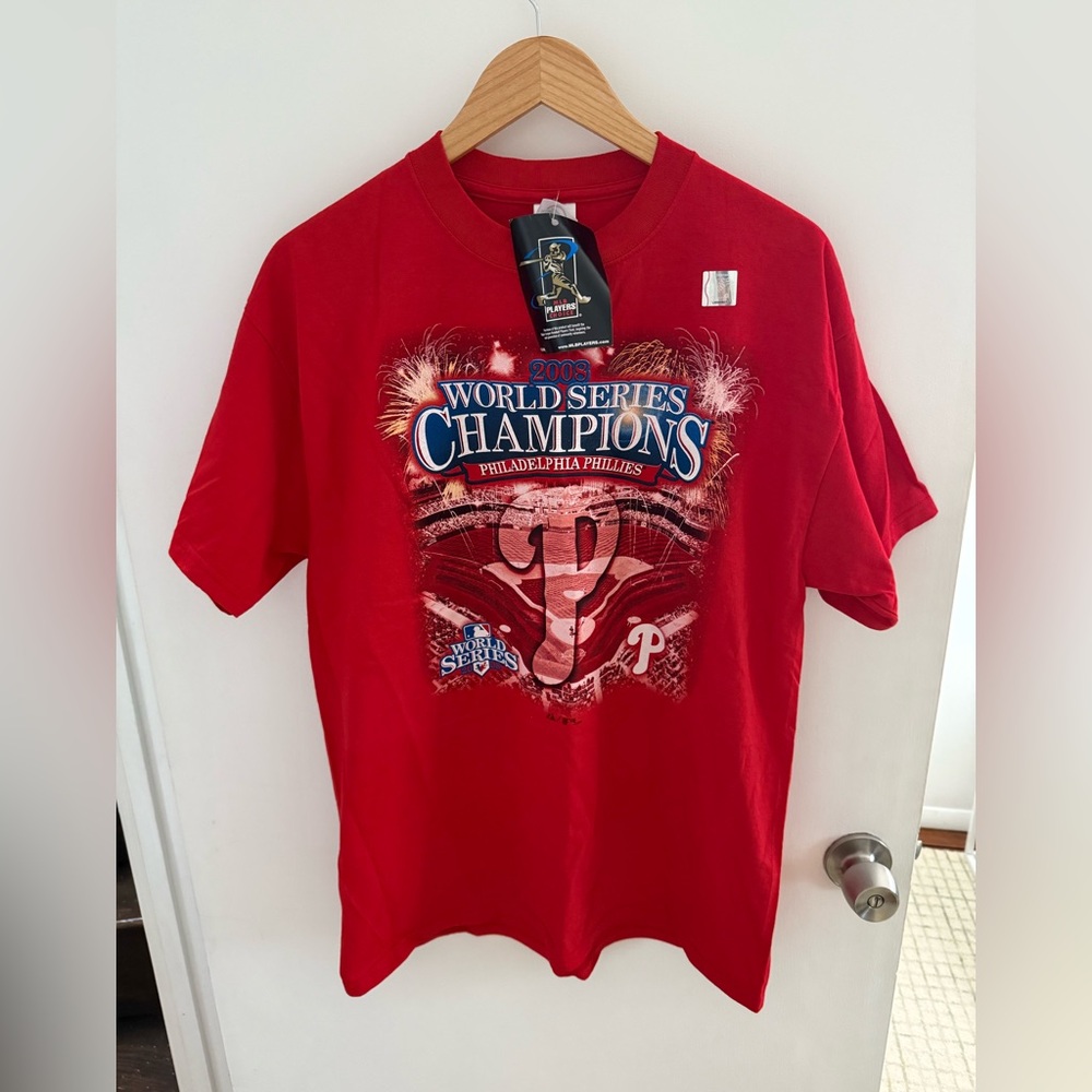 Philadelphia Phillies World Series Champions Red T-Shirt men’s size L